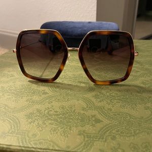 GUCCI oversized tortoise hexagon sunglasses- lens/ wipe included